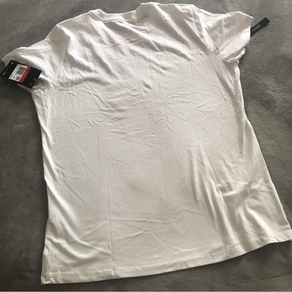 Nike custom shortsleeve with Daisys & red hearts - Picture 3 of 4